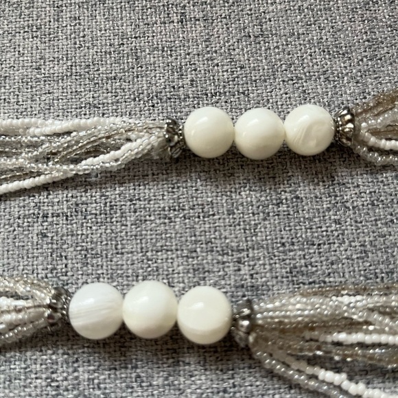 VINTAGE Flapper long Glass beaded necklace or choker White glass silver Glamour - Picture 9 of 11